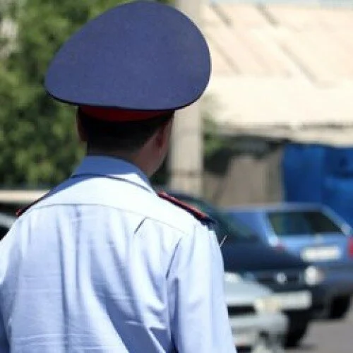 В Павлодарской области пьяный полицейский протаранил пять авто