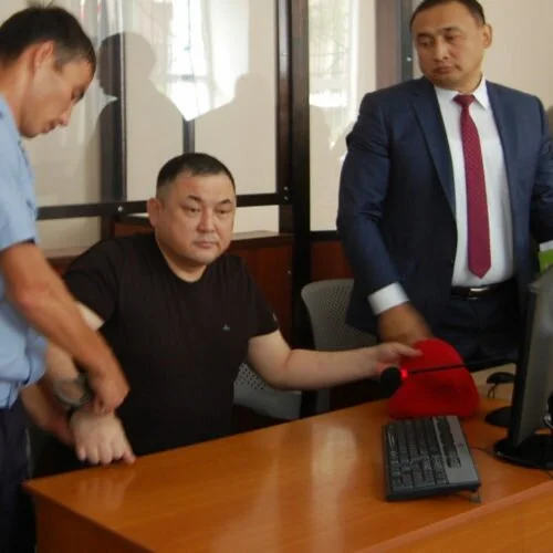 Нет 200 млн тенге на штраф. Экс-аким сел за получение взятки