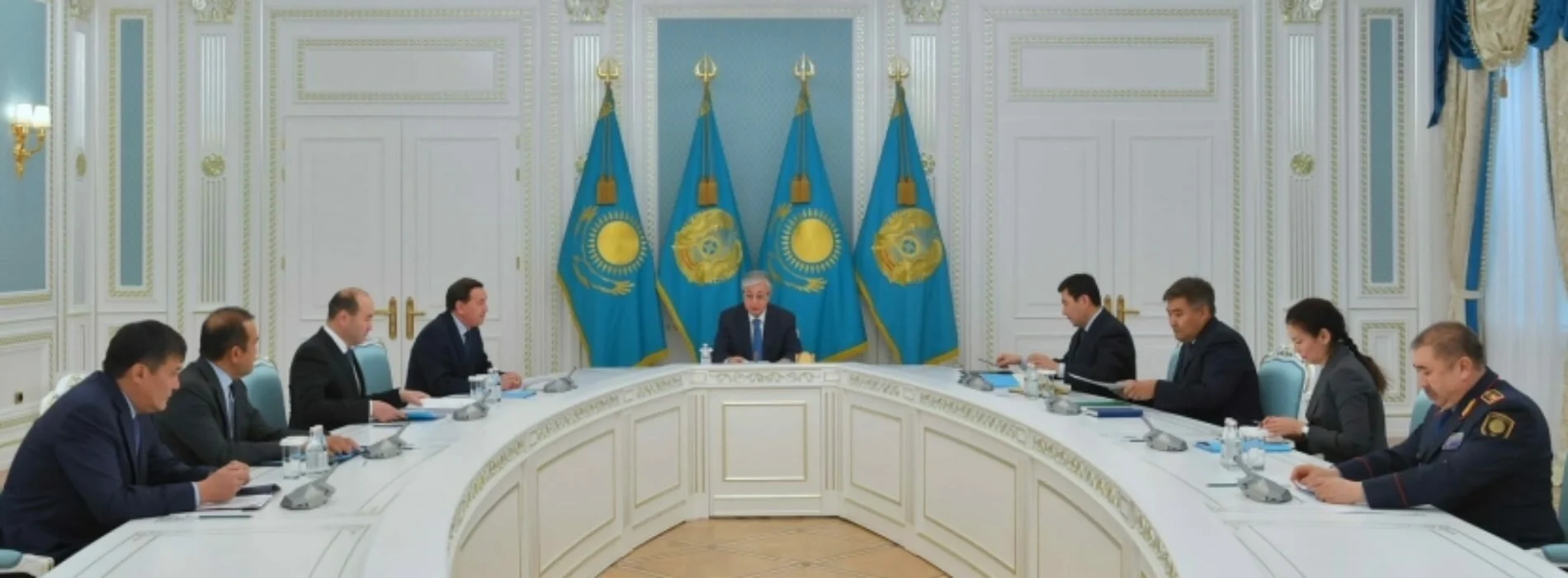 Знание законов и правовая грамотность — президент провел совещание с силовиками